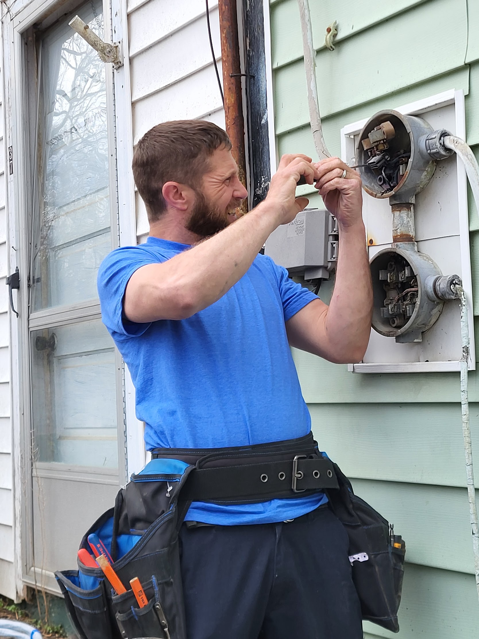 Emergency electrical repair on a home